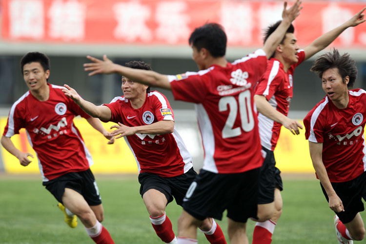德乙战报：阿门尼亚头槌绝平，明斯特1-1艾禾斯堡（德乙快讯：阿门尼亚头球压哨扳平，明斯特1-1艾禾斯堡）