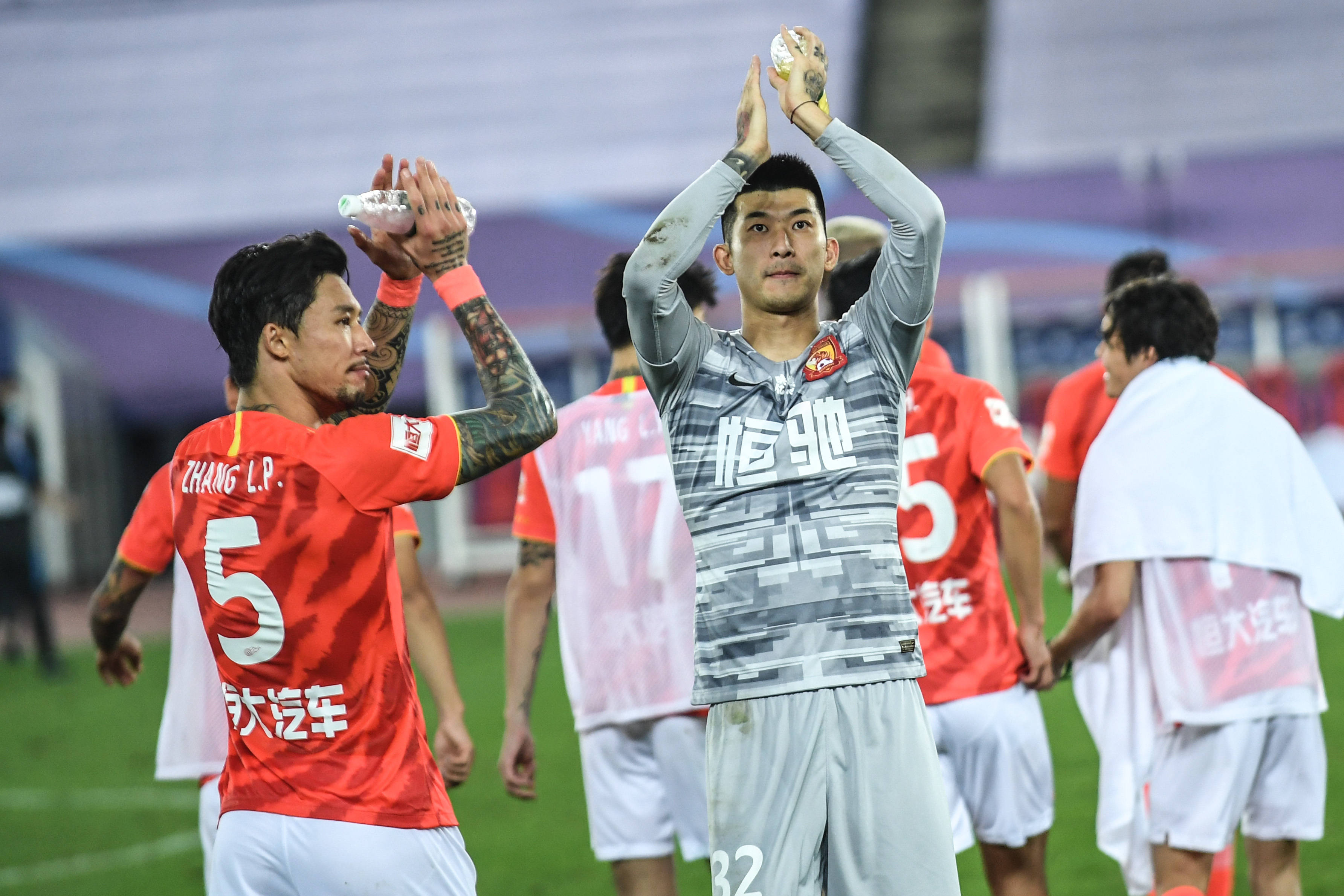 吾米提江：看到冠军奖杯，还是觉得一点也不累、一切都值得
